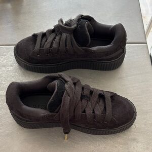 Brand new Fenty Puma black corduroy Sneakers, unisex 40.5